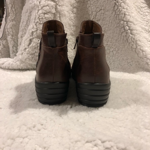 Croft & Barrow Ortholite Women’s Brown Ankle Boots - Picture 4 of 6